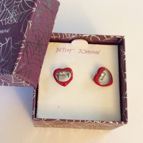 Betsey Johnson Heart with fangs Rhinestone Earrings NEW - Picture 1 of 5